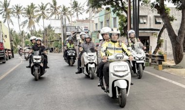 Polda-Jatim-Terjunkan-60-Personel-Siaga-24-Jam-Urai-Kepadatan-di-Ketapang-Banyuwangi